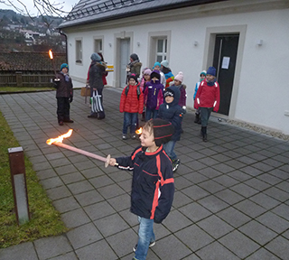 Kindergottesdienst mit Fackelumzug